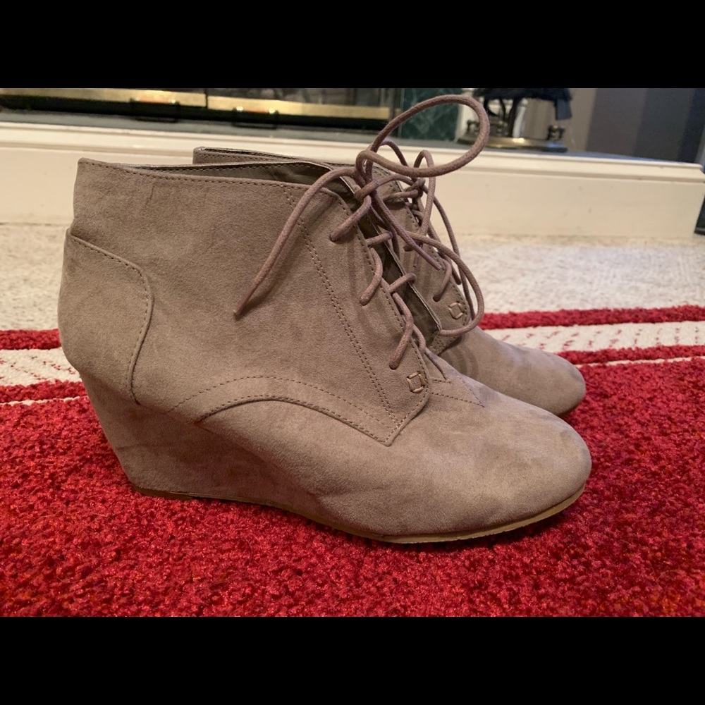 Women’s tan suede booties